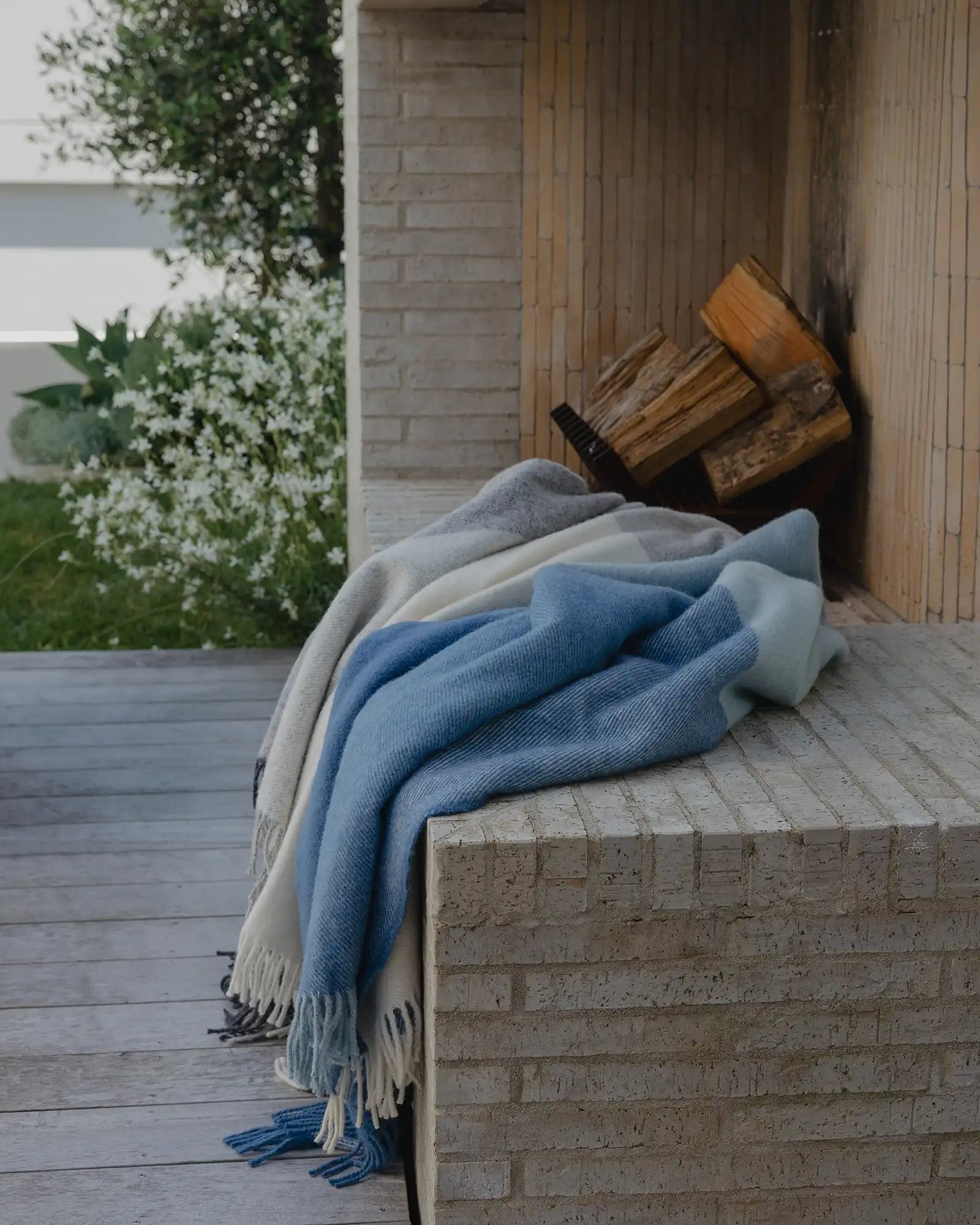 Bayswater Throw, Breeze