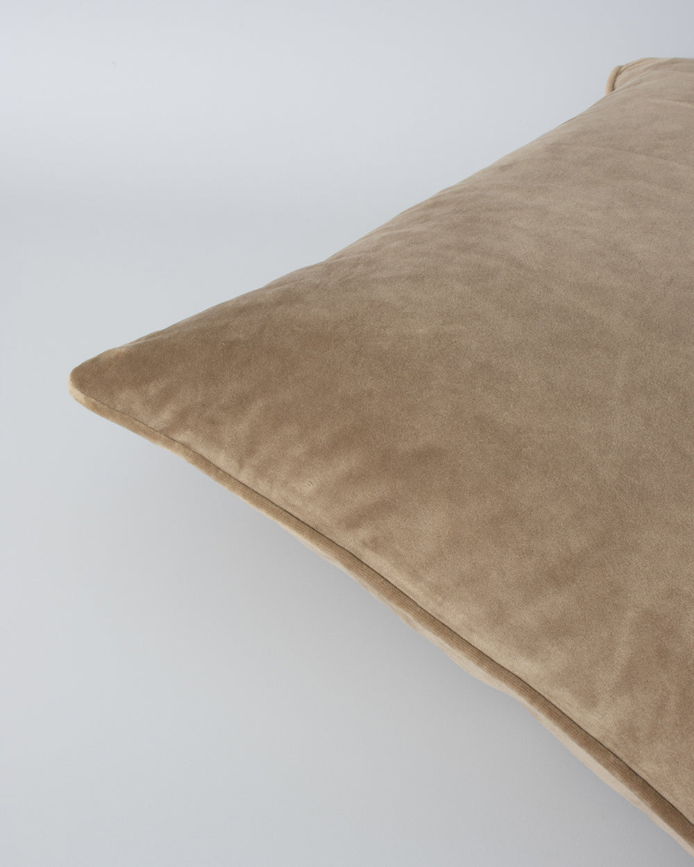 Quattro Cushion Walnut