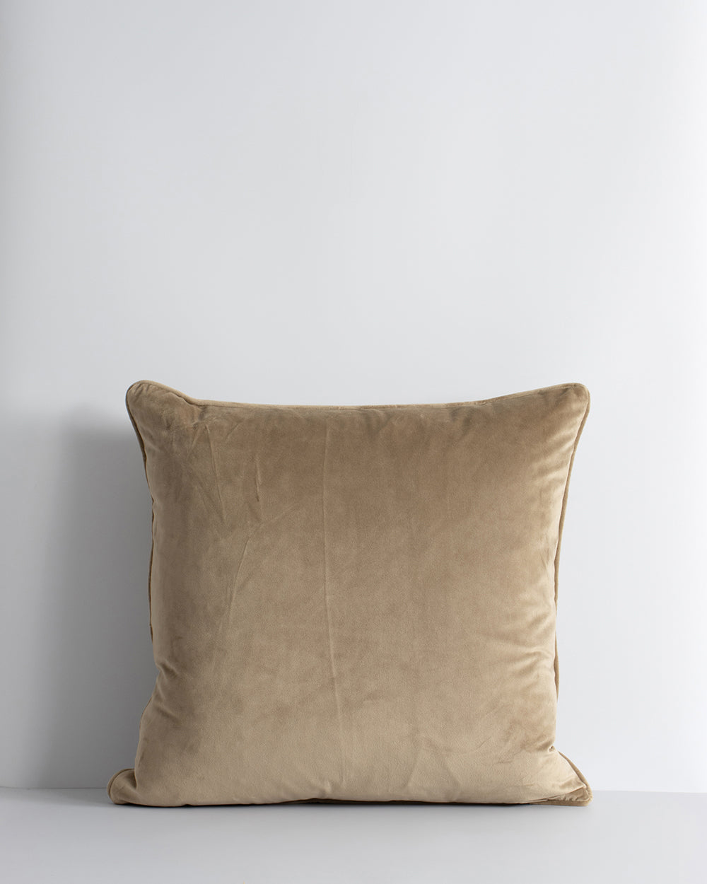 Quattro Cushion Walnut